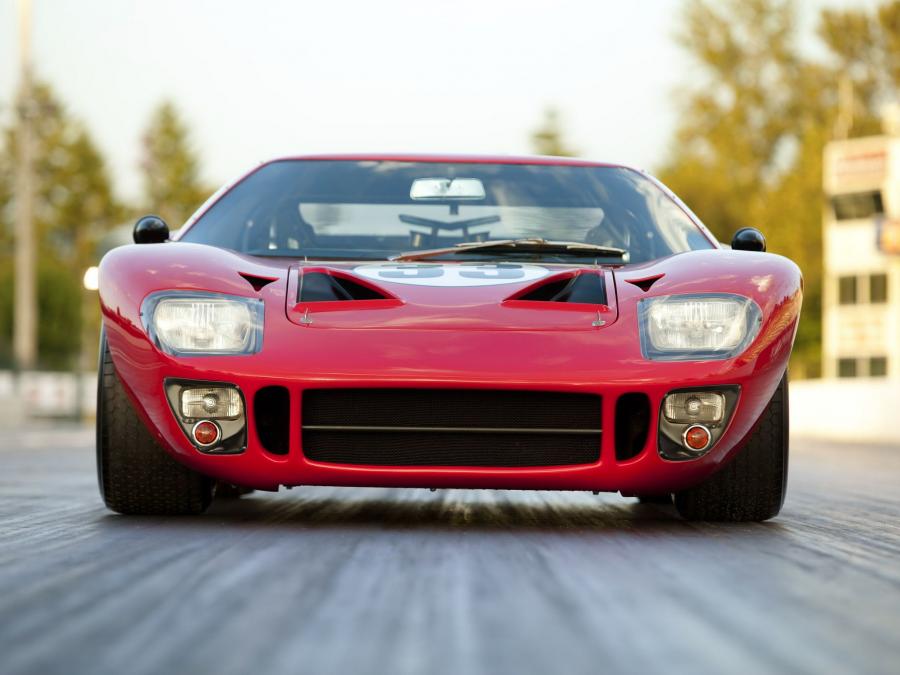  Ford GT40 Race Car 1966 года  (фото 7 из 8)